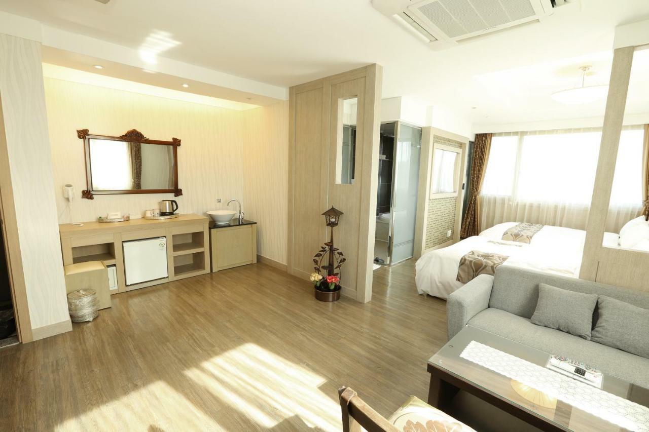 Incheon Prince Hotel Экстерьер фото